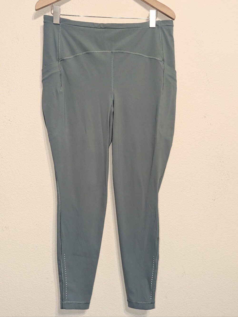 Lululemon Swift Speed High-Rise Tight Brushed Luxtreme in Sage Green size 14 EUC